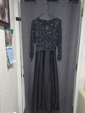Elegant Black Sequin Long-Sleeve Evening Dress